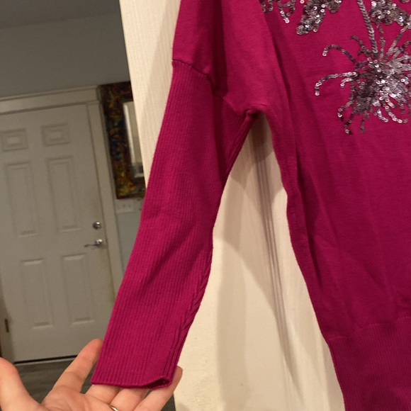 Beautiful pink sweater with flowers in silver sequin by Alfani - Picture 2 of 8